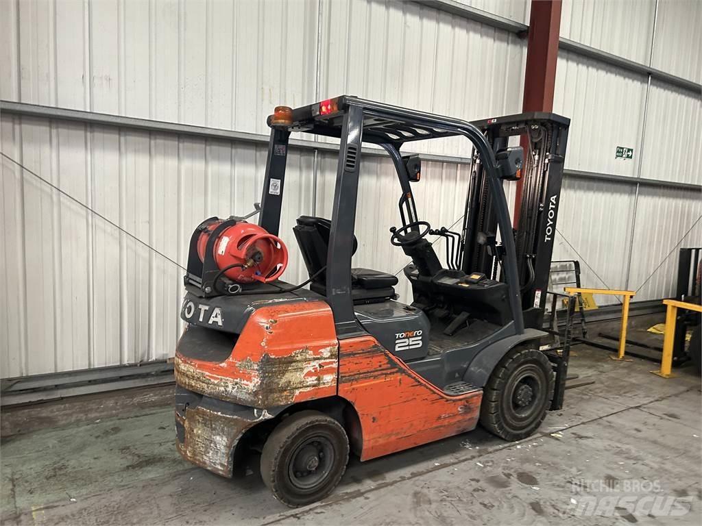 Toyota 02-8FGF25 Nestekaasutrukit