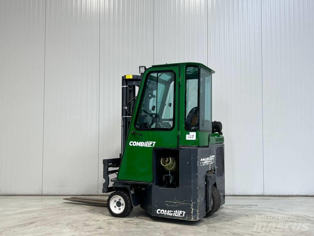 Combilift CB2500 lpg Nelitietrukit