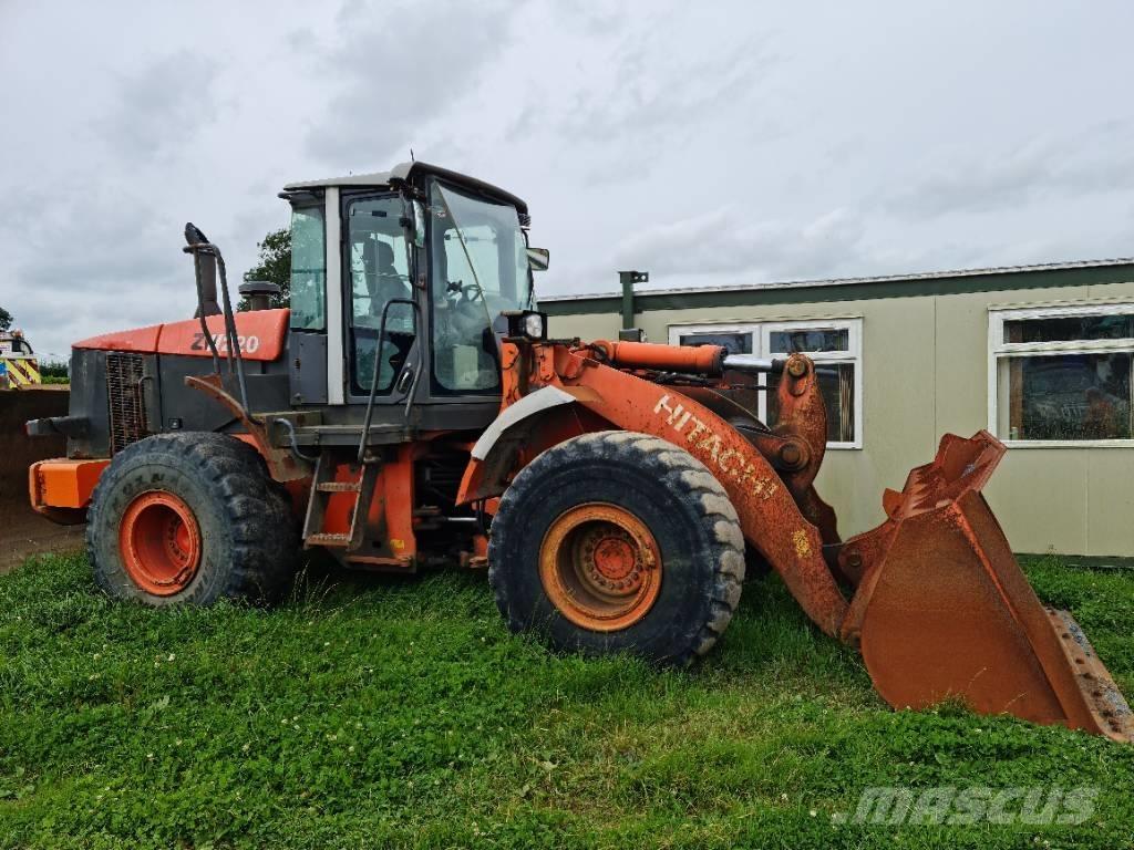 Hitachi ZW 220 Pyöräkuormaajat