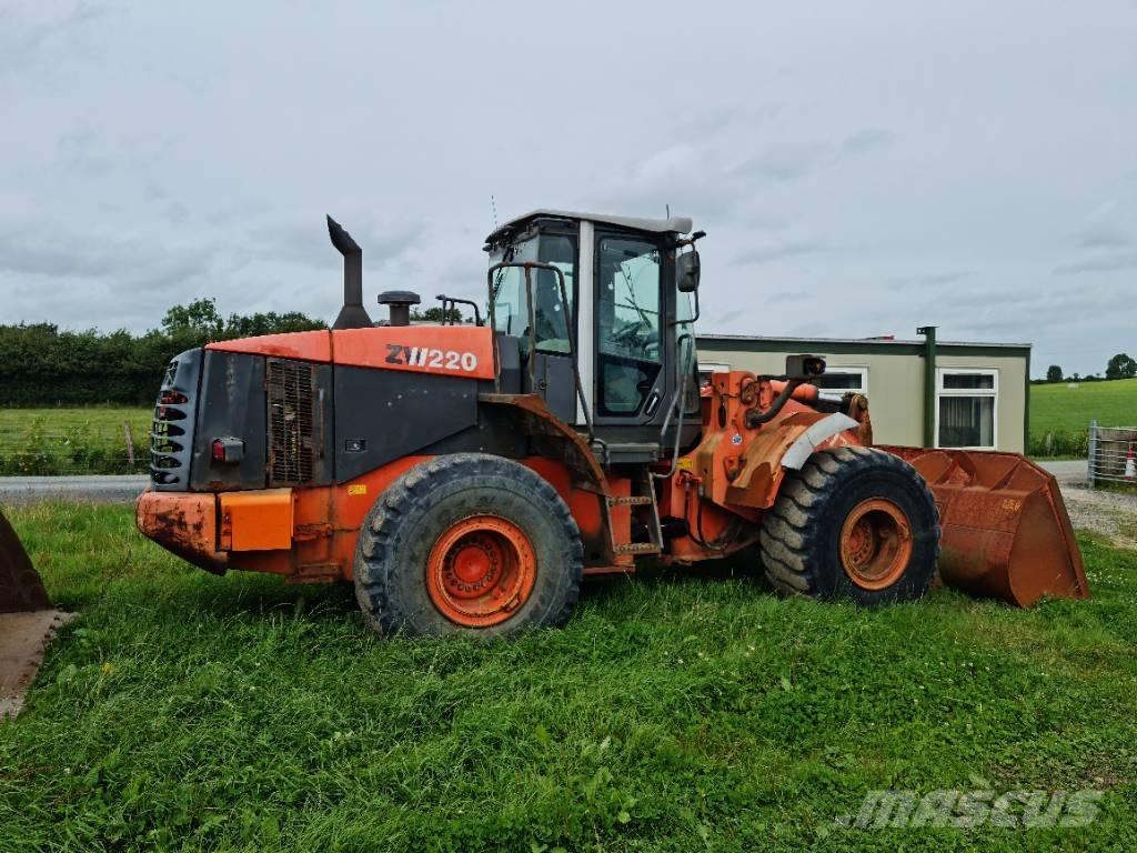 Hitachi ZW 220 Pyöräkuormaajat