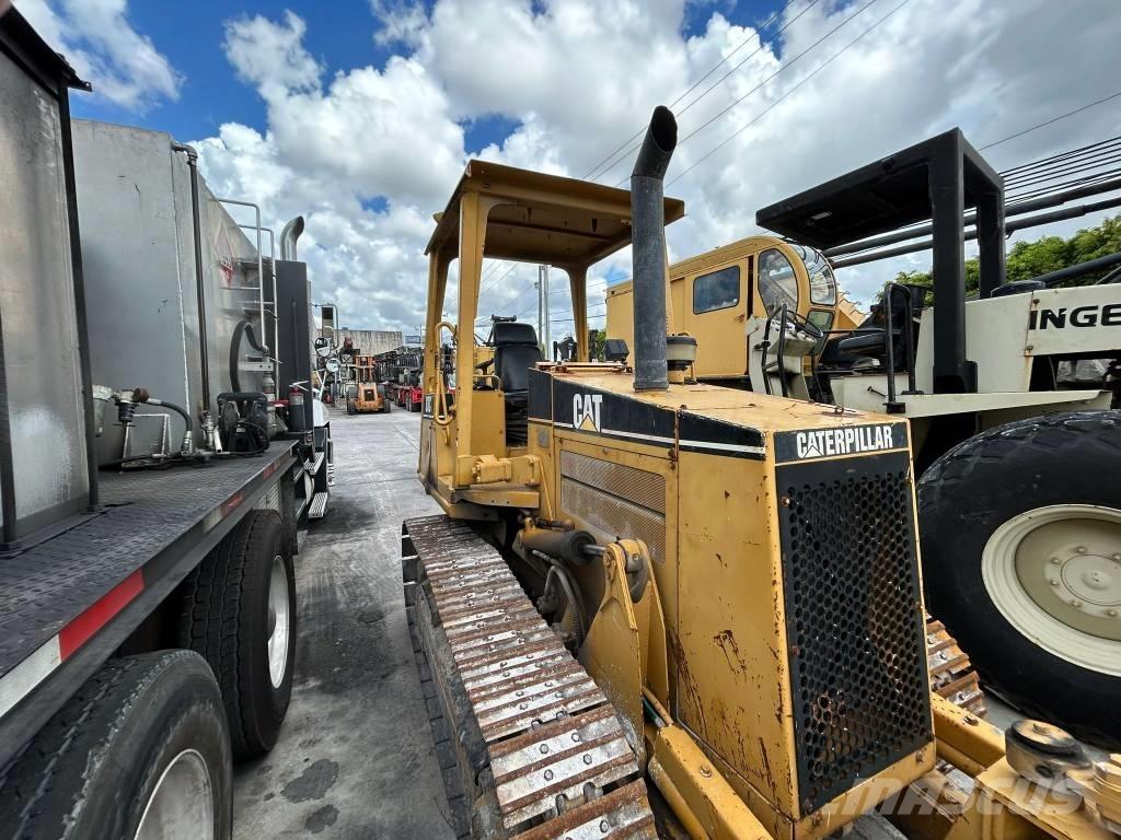 CAT D 3 C III Telaketjupuskutraktorit