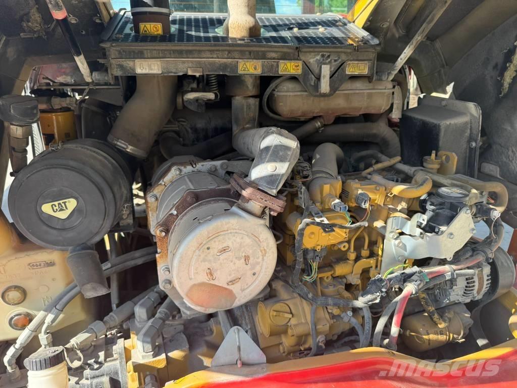 CAT 906M Pyöräkuormaajat