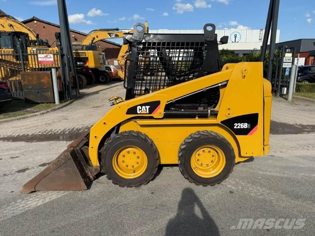CAT 216B3 Liukuohjatut kuormaajat