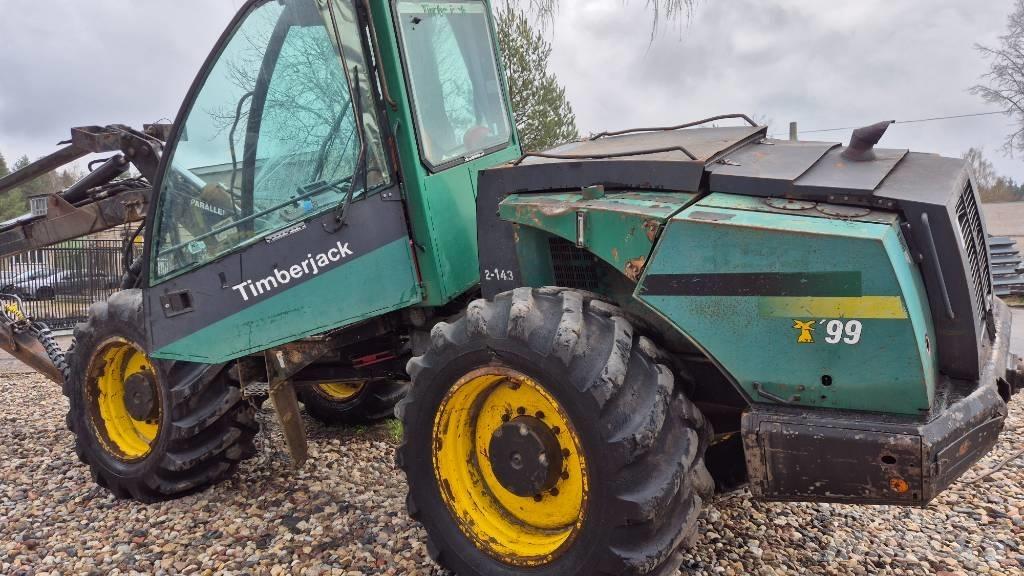 John Deere 870B Harvesterit