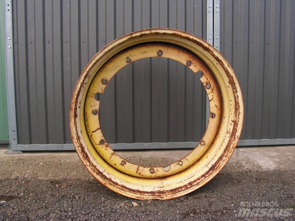 John Deere 8100 Renkaat ja vanteet
