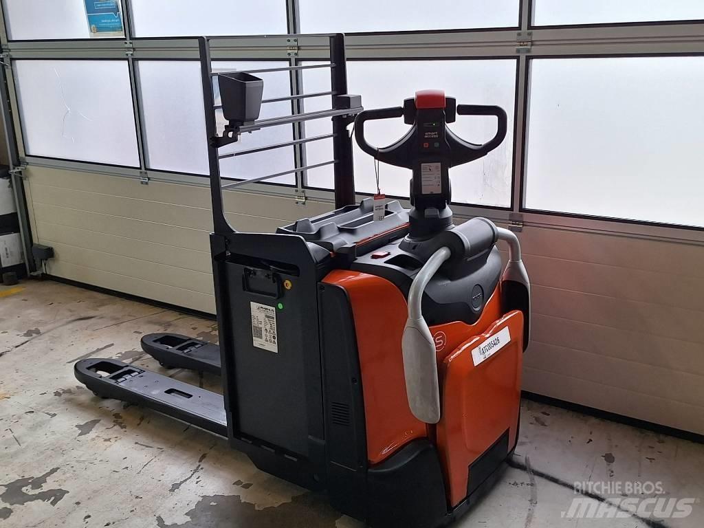 BT LPE220 Lavansiirtotrukit