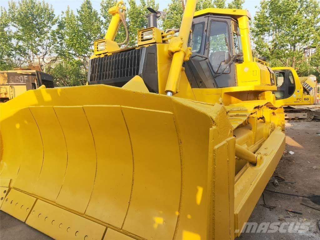 Komatsu D155AX-5 Telaketjupuskutraktorit