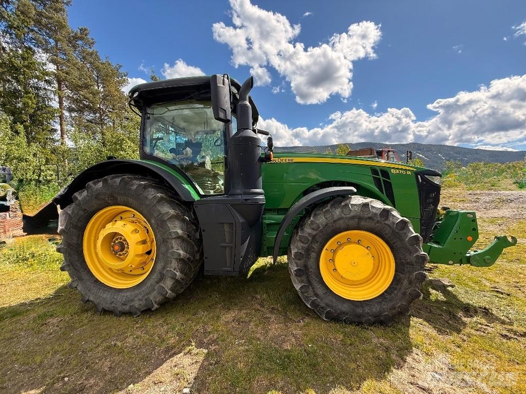 John Deere 8370 R Traktorit