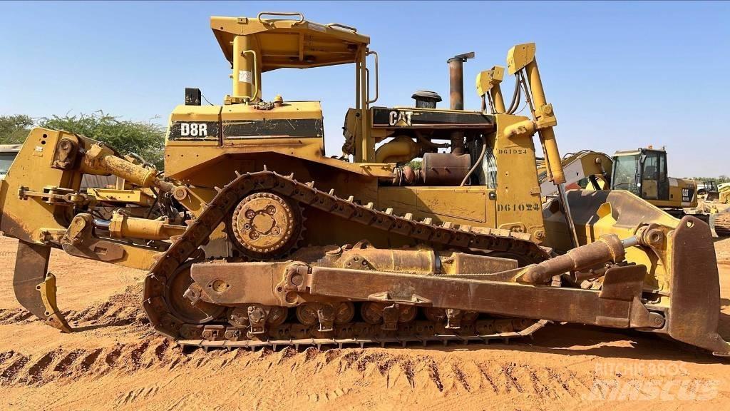 CAT D8R Telaketjupuskutraktorit