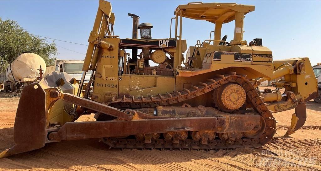 CAT D8R Telaketjupuskutraktorit