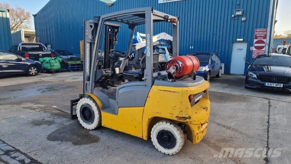 Jungheinrich TFG 425 Nestekaasutrukit