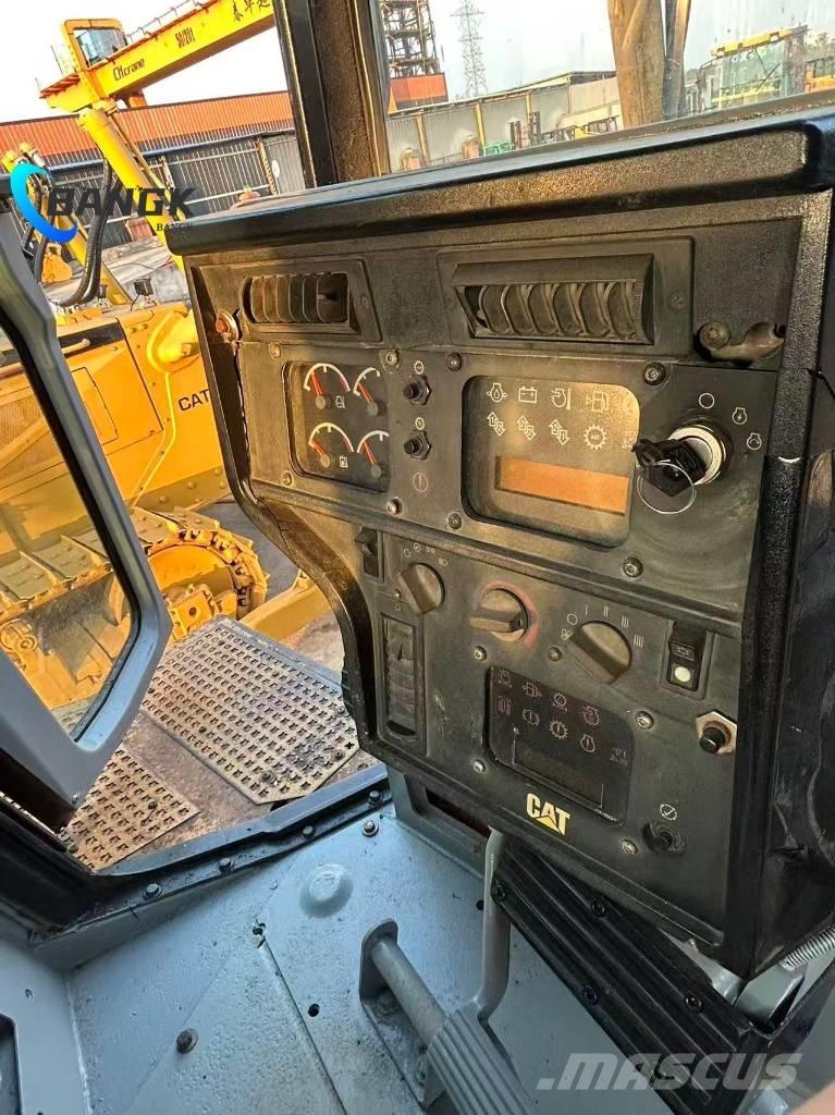 CAT D 6 R Telaketjupuskutraktorit