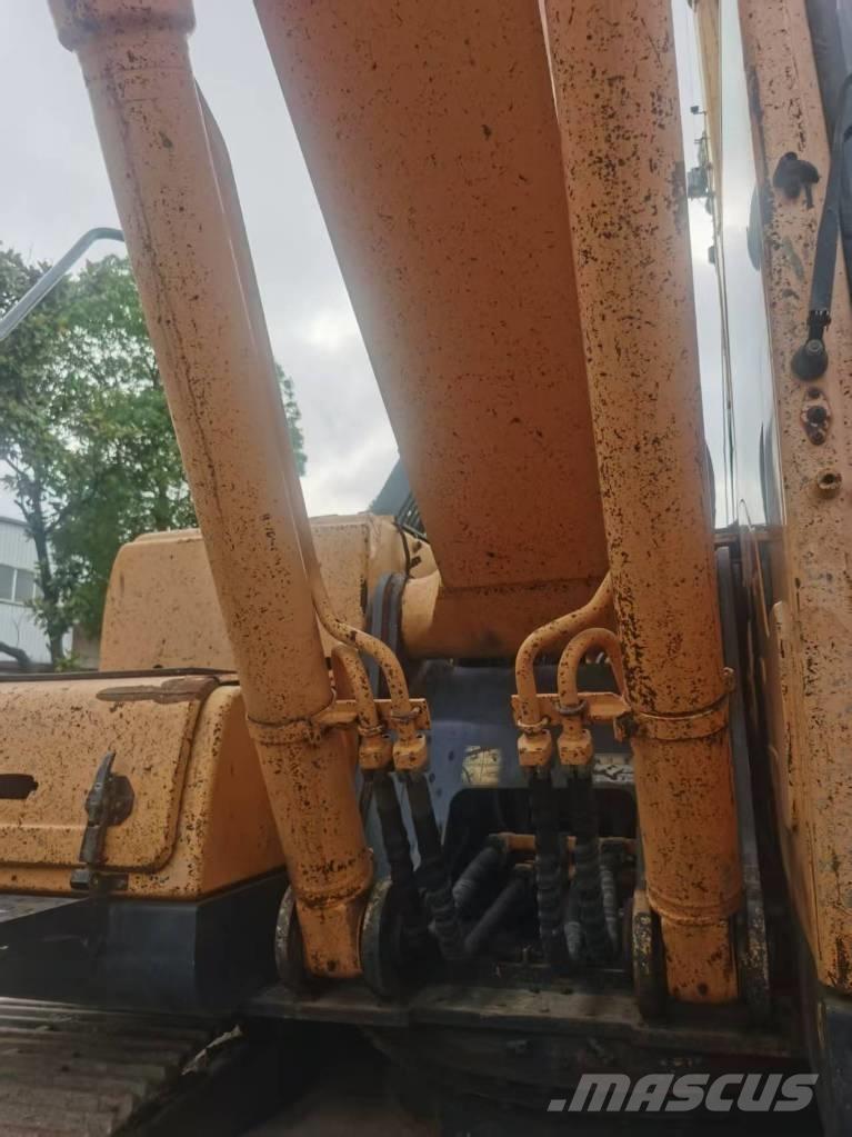 Hyundai R220LC-9S Telakaivukoneet