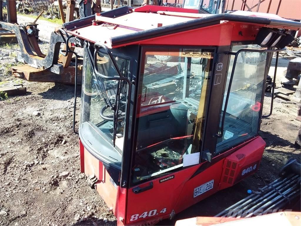 Komatsu 840.4 Ohjaamo ja sisusta