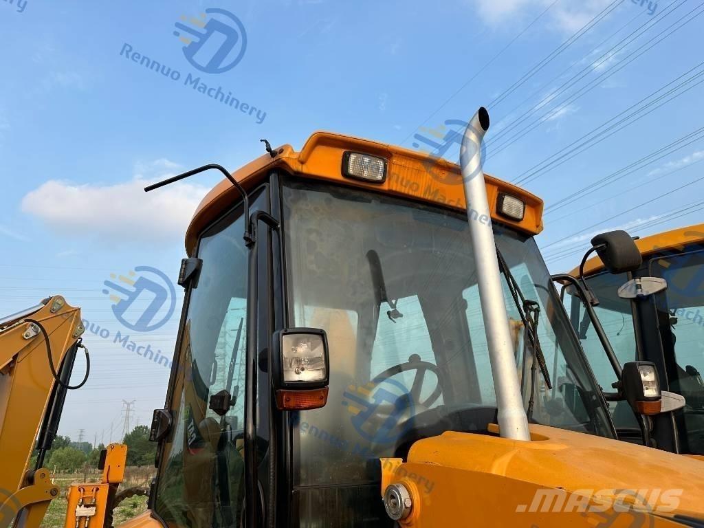 JCB 4 CX Kaivurikuormaajat