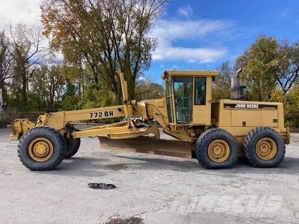 DEERE 772BH Tiehöylät