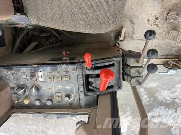 DEERE 772BH Tiehöylät