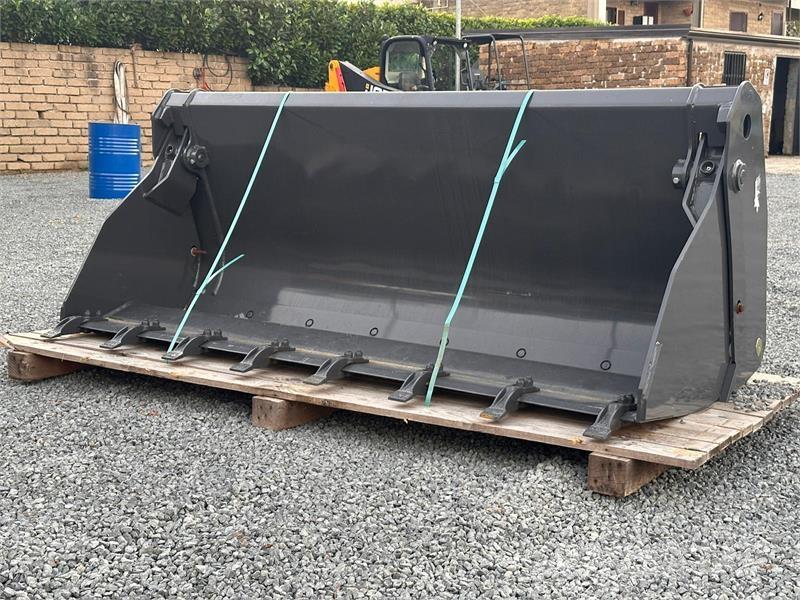 New Holland 220 Kauhat