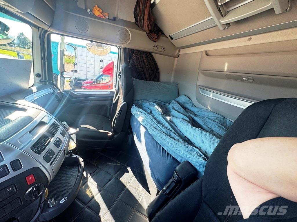 DAF XF 530 Vetopöytäautot