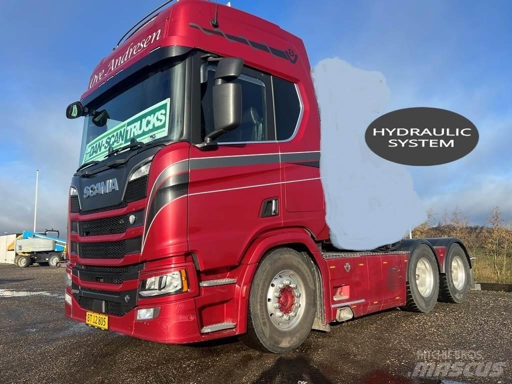 Scania R650 6x4 Vetopöytäautot