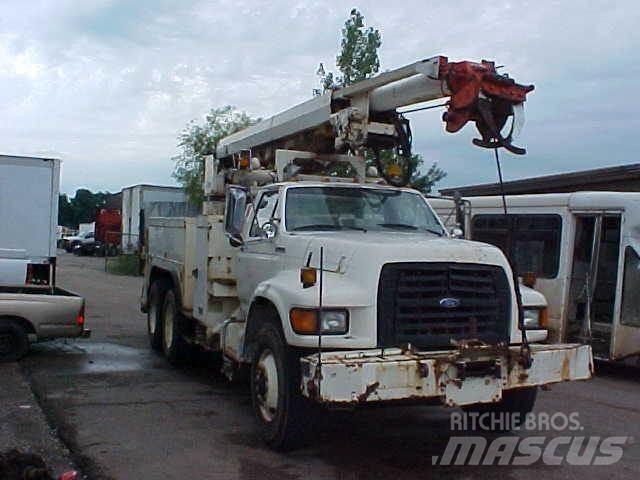 Altec D1000BR Kuorma-auto porauskalustolla