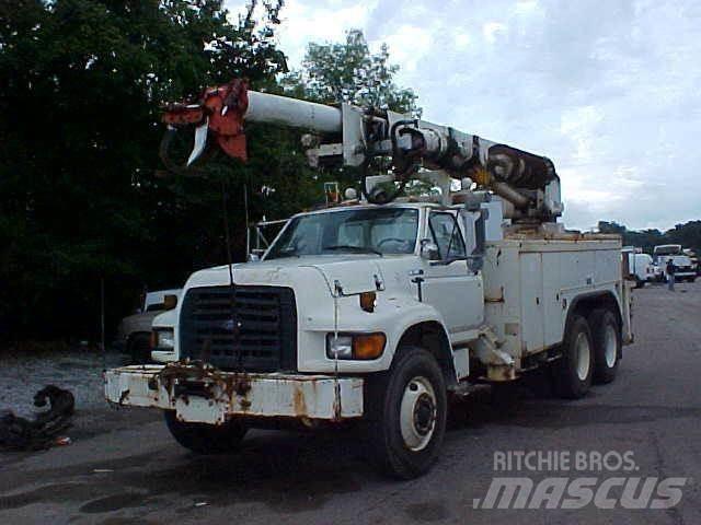 Altec D1000BR Kuorma-auto porauskalustolla