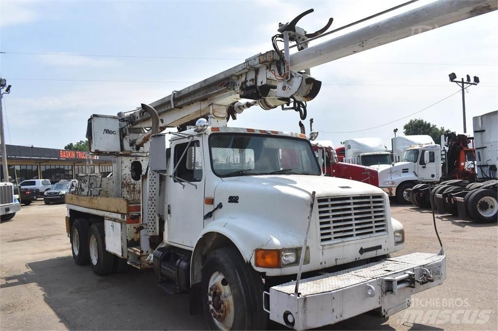 Altec D1090TR Kuorma-auto porauskalustolla
