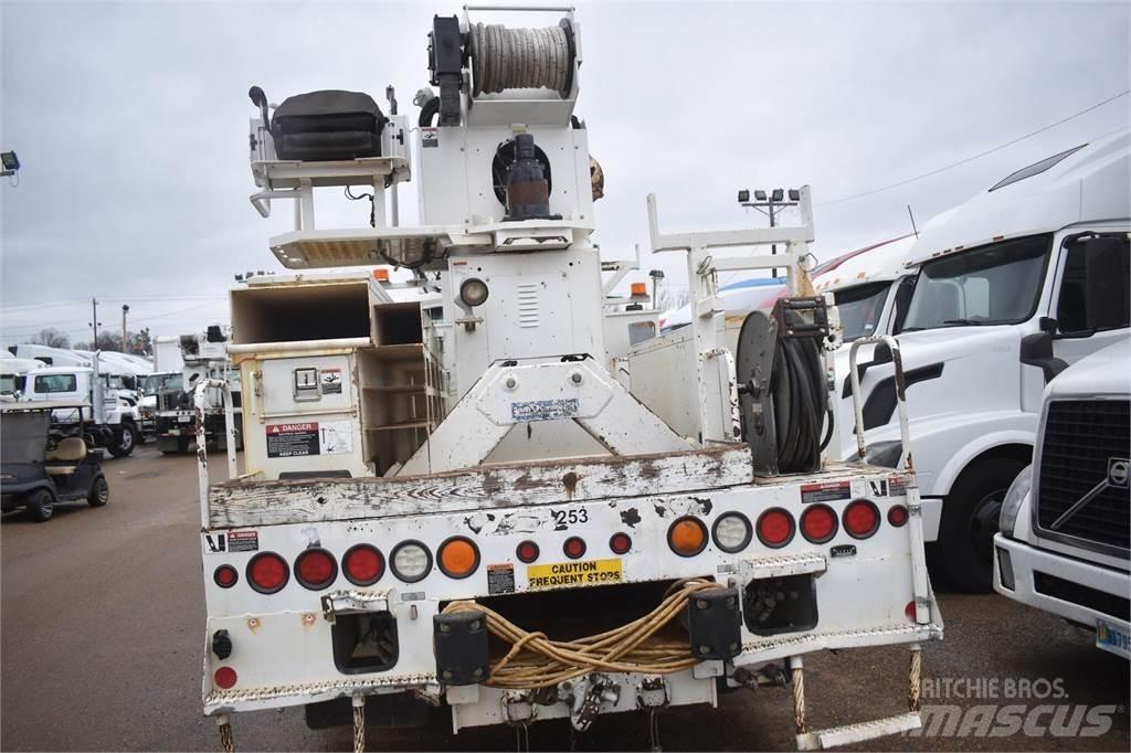 Altec D2045TR Kuorma-auto porauskalustolla