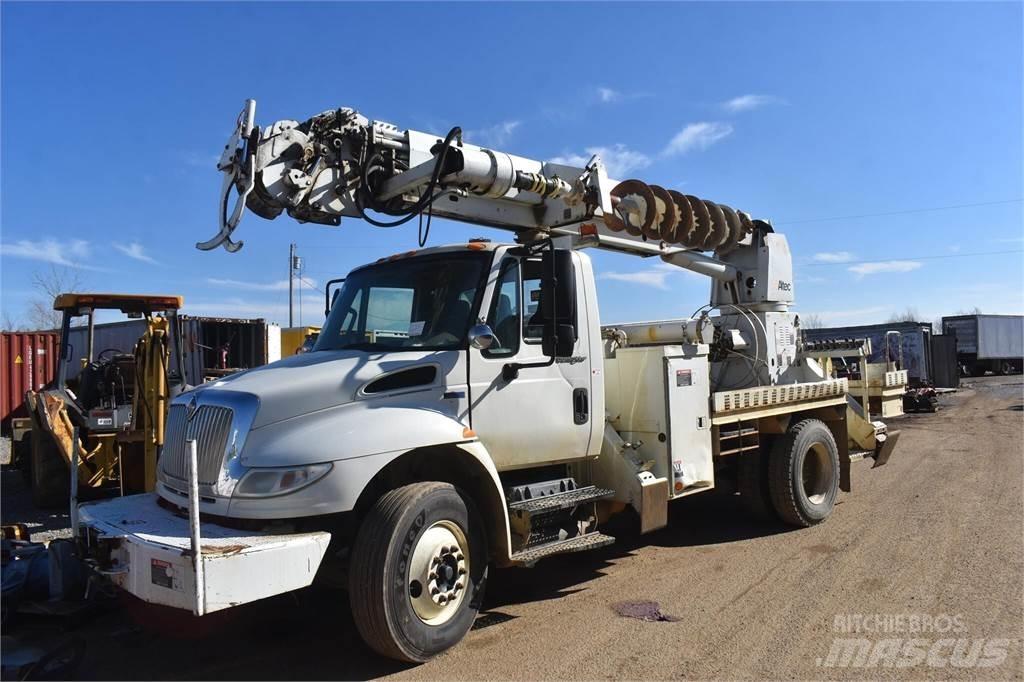 Altec D2045TR Kuorma-auto porauskalustolla