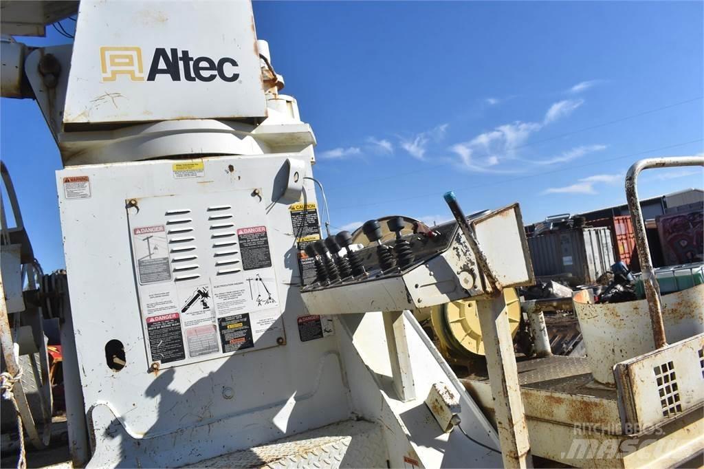 Altec D2045TR Kuorma-auto porauskalustolla
