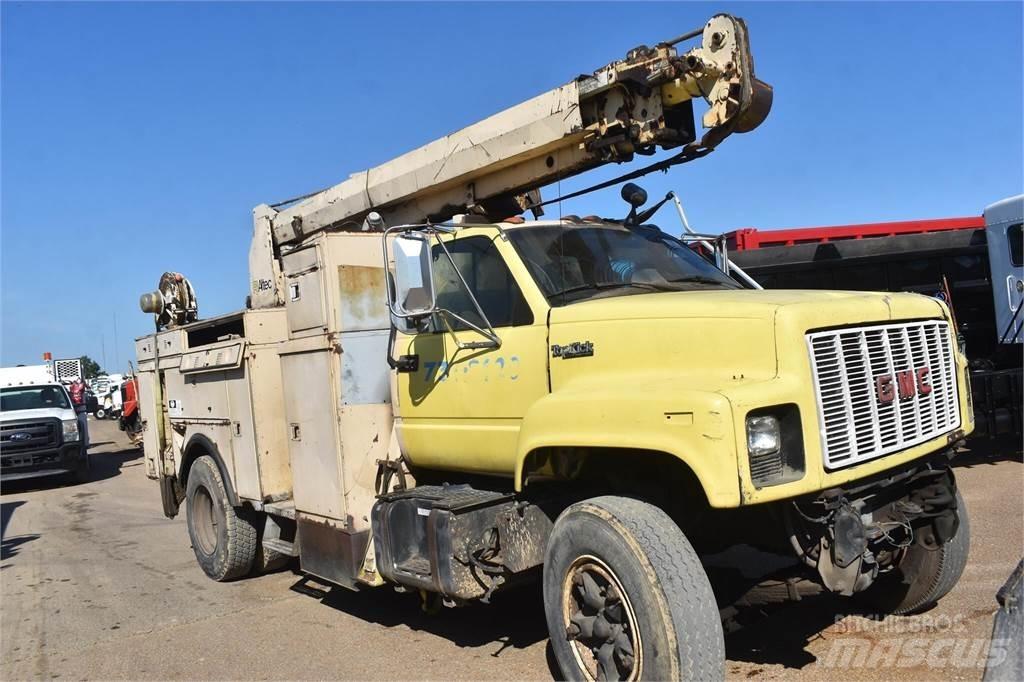 Altec D842ATR Kuorma-auto porauskalustolla