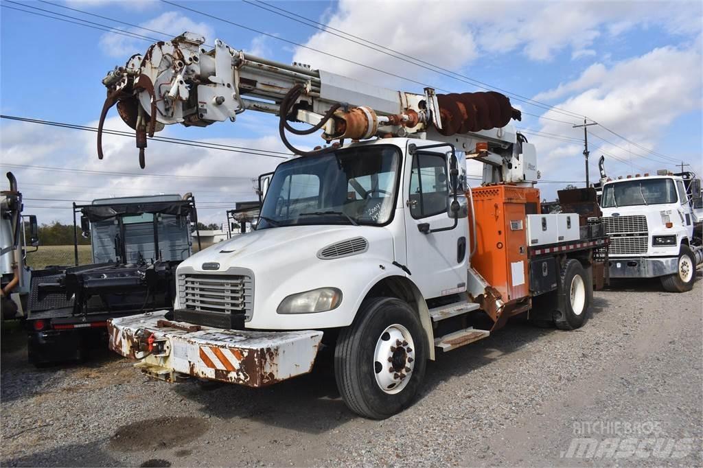 Altec D945B Kuorma-auto porauskalustolla