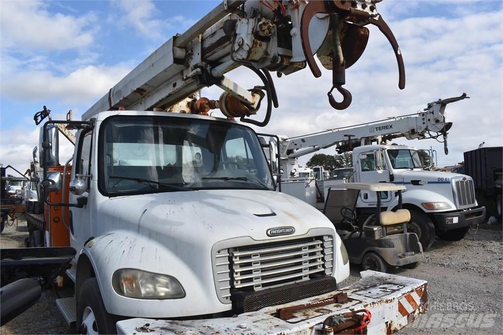 Altec D945B Kuorma-auto porauskalustolla