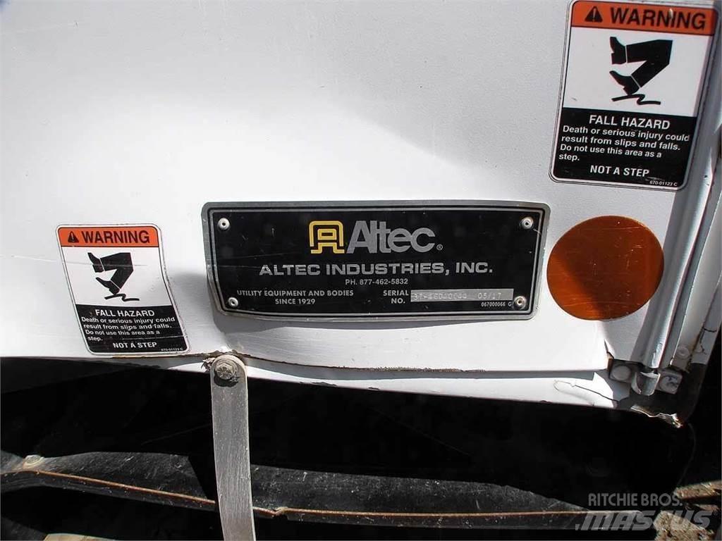 Altec DC47TR Kuorma-auto porauskalustolla