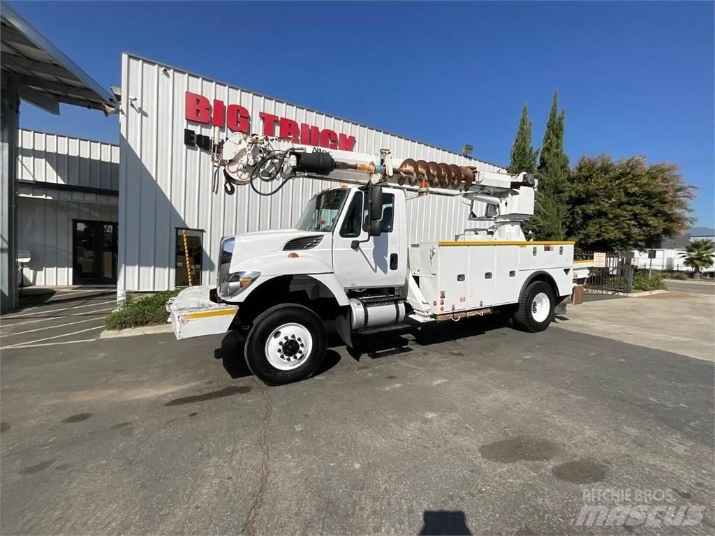 Altec DC47TR Kuorma-auto porauskalustolla