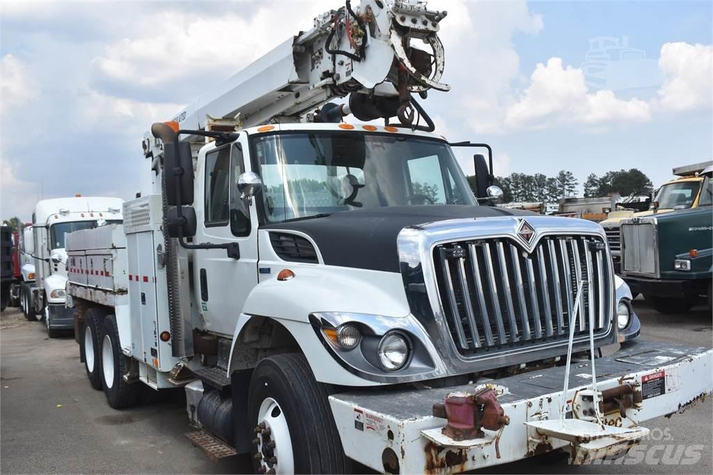 Altec DM45 Kuorma-auto porauskalustolla