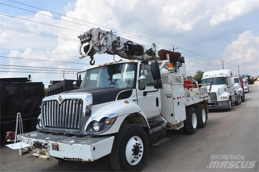Altec DM45 Kuorma-auto porauskalustolla