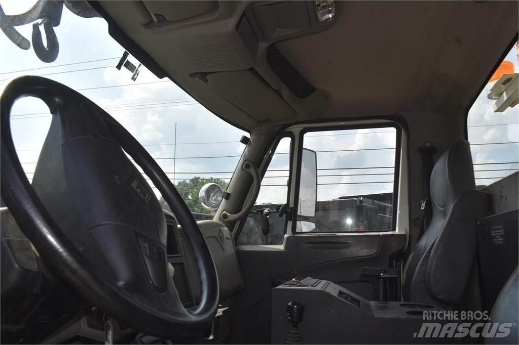 Altec DM45 Kuorma-auto porauskalustolla