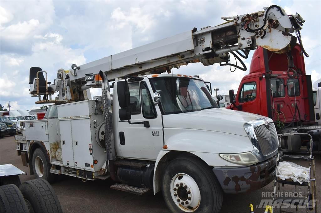 Altec DM45TR Kuorma-auto porauskalustolla