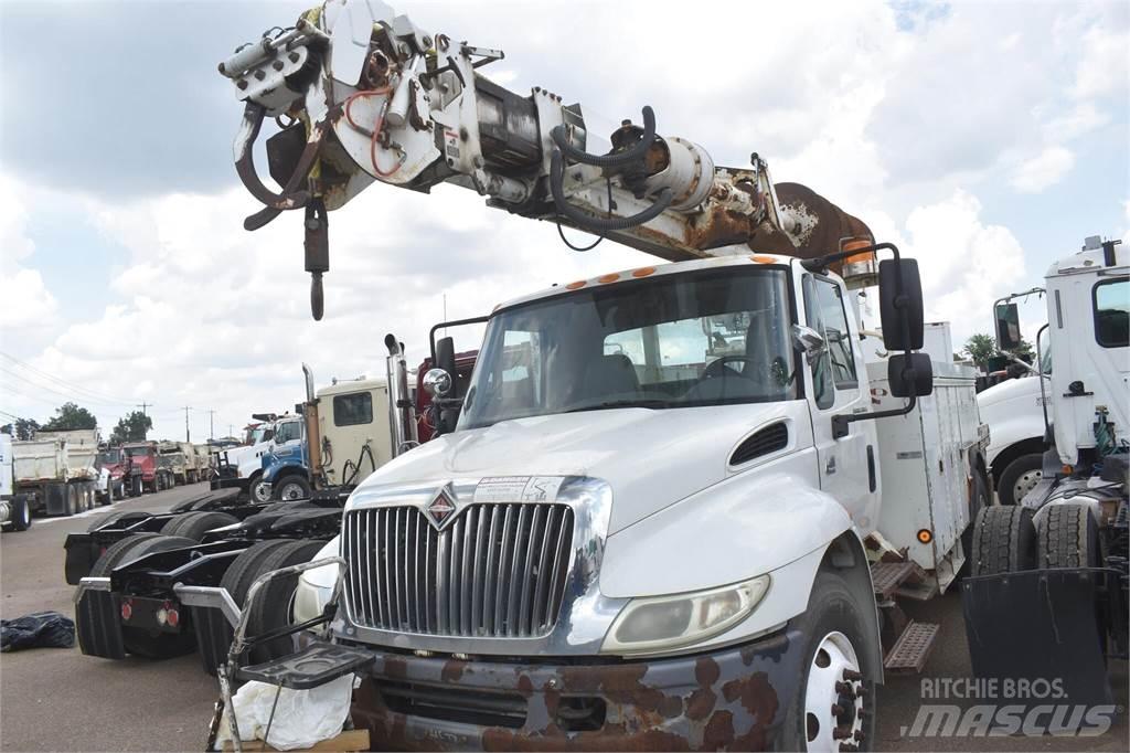 Altec DM45TR Kuorma-auto porauskalustolla