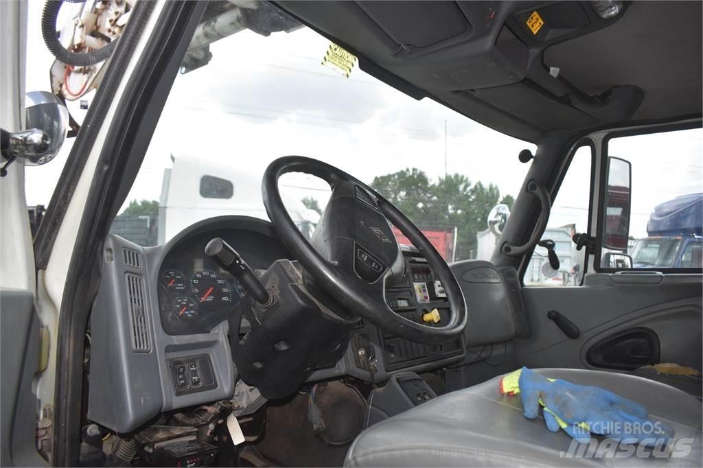 Altec DM45TR Kuorma-auto porauskalustolla