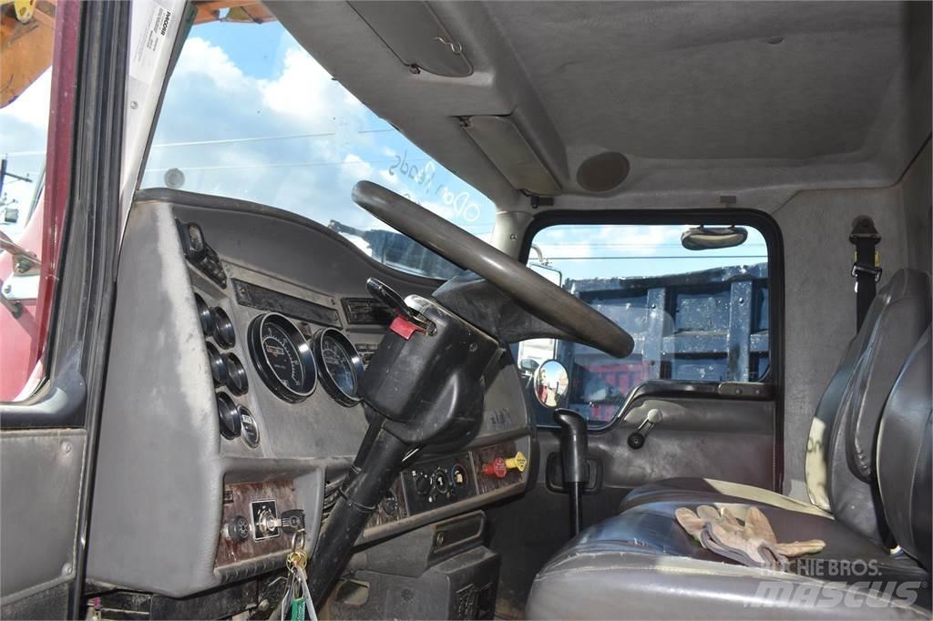Altec DM47T Kuorma-auto porauskalustolla