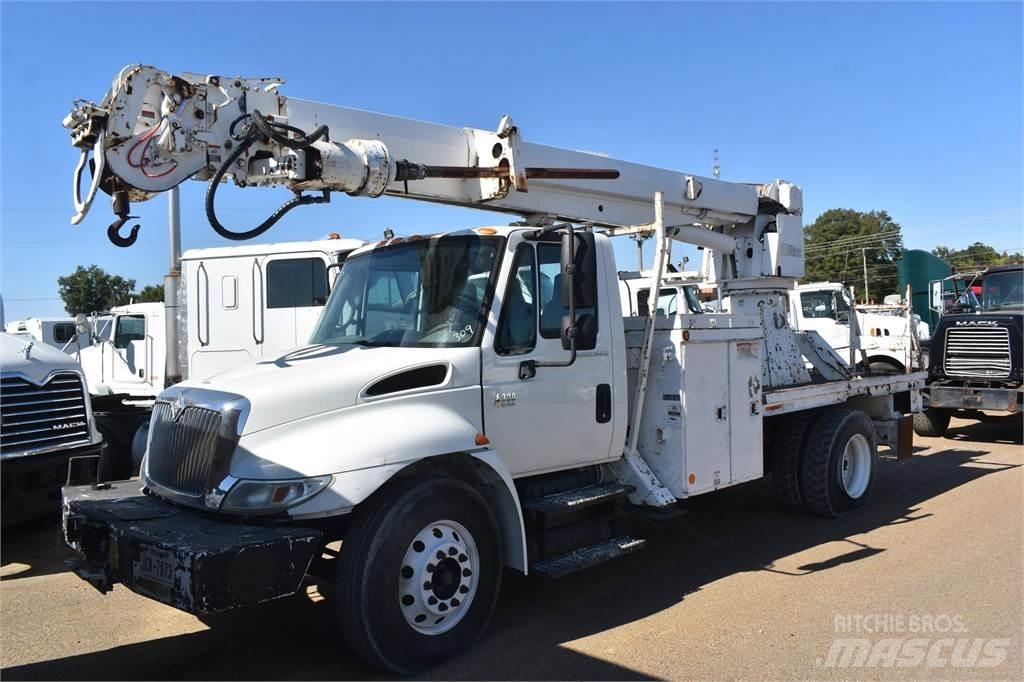 Altec DM47TR Kuorma-auto porauskalustolla