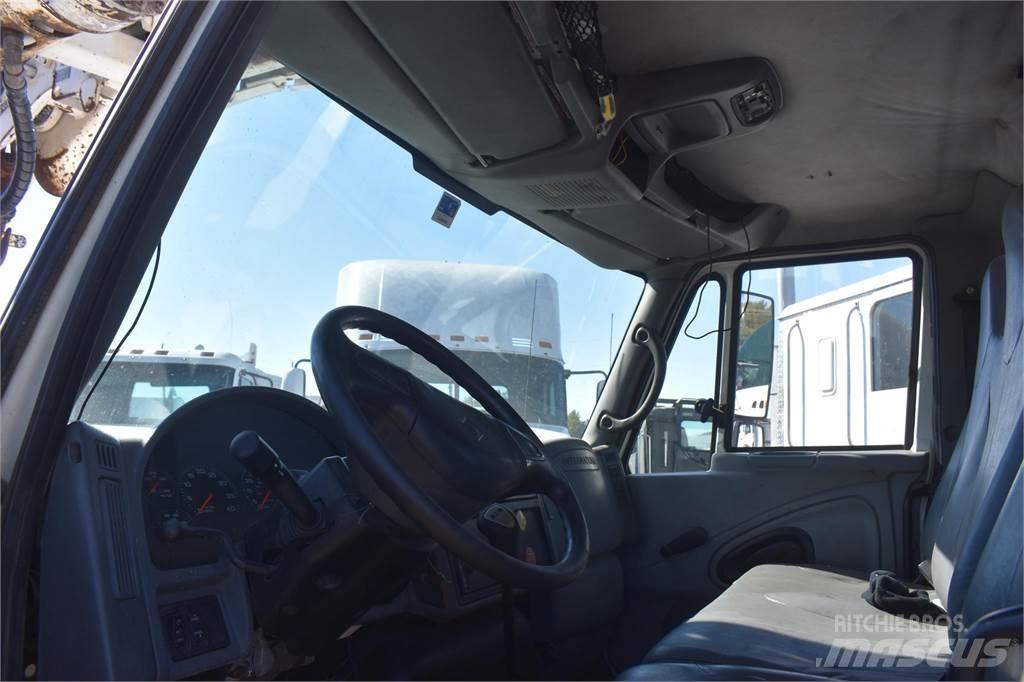 Altec DM47TR Kuorma-auto porauskalustolla