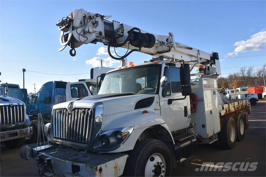 Altec DM47TR Kuorma-auto porauskalustolla