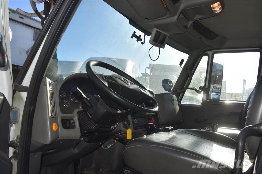 Altec DM47TR Kuorma-auto porauskalustolla