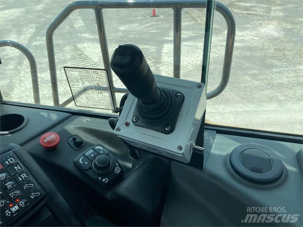 Bell B30E Vesisäiliöautot