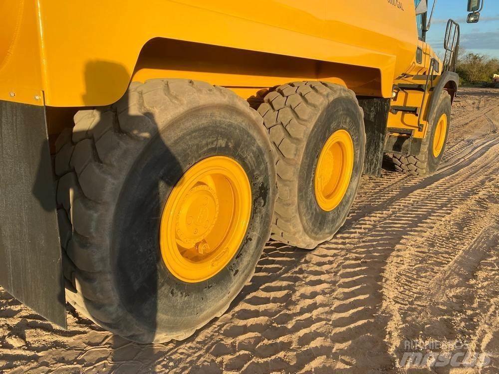 Bell B30E Vesisäiliöautot