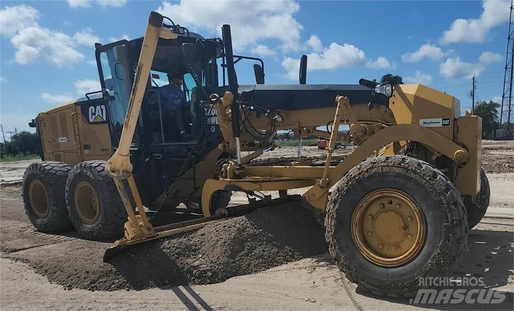 CAT 120M2 AWD Tiehöylät