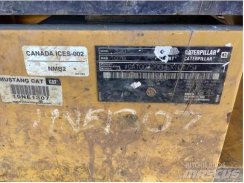 CAT 320 Telakaivukoneet